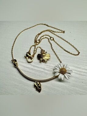 Kate Spade Gold Toned Daisy Flower Bee Charm Adjustable Necklace, Spring Dainty